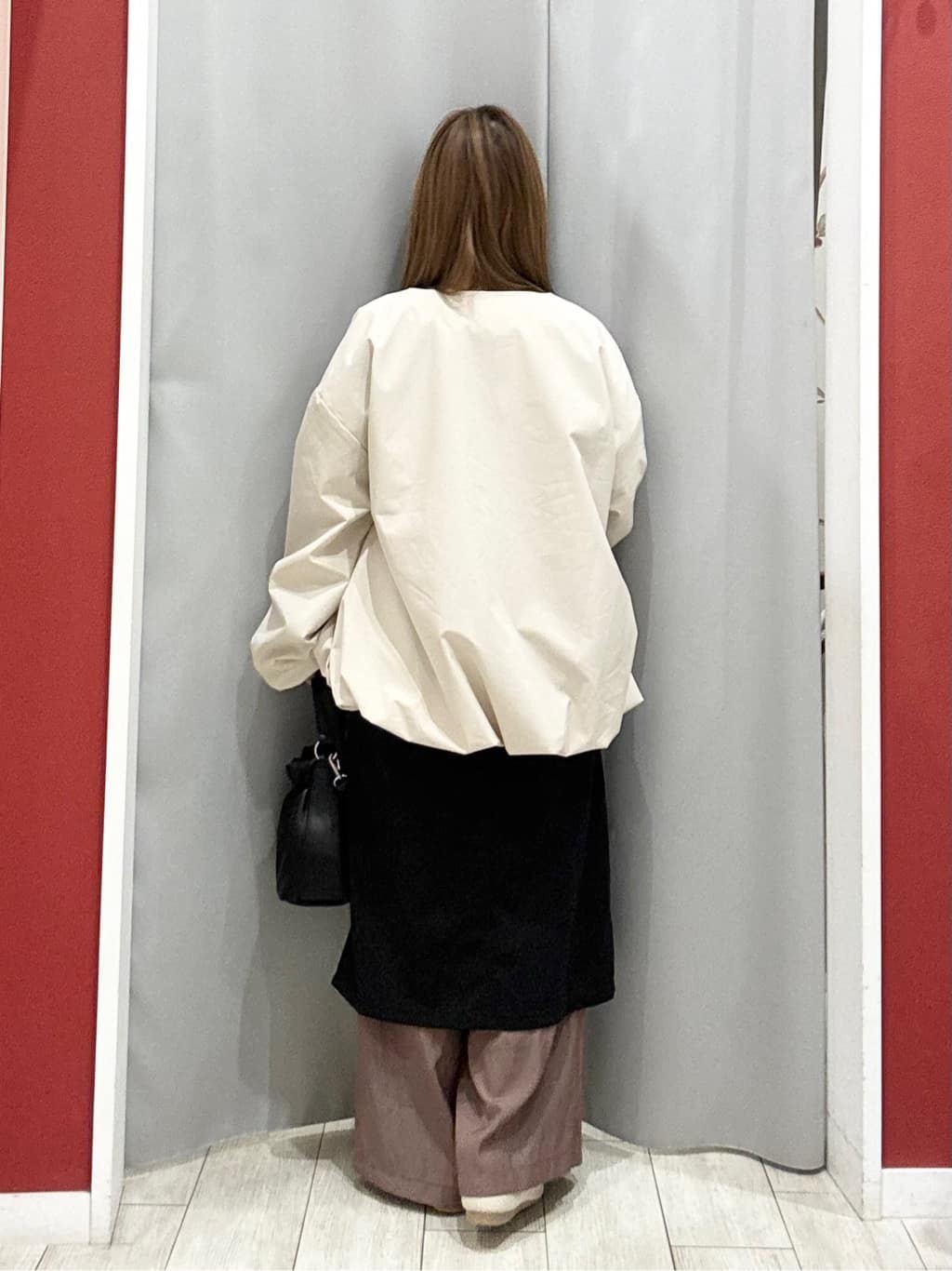 shioさんの「SHOO･LA･RUE｜【2点セット/洗濯機可/S-LL】ジレにもなるジャンスカ+5分袖Tシャツ」を使ったコーディネート