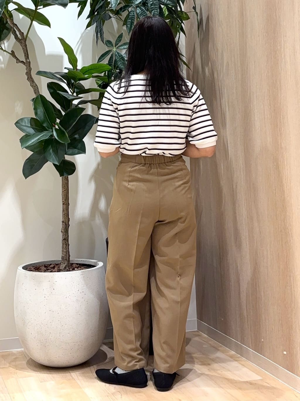 miraiさんの「grove｜【シリーズ累計36万枚/UVカット・ひんやり・洗濯機OK】やわらかドライタッチ 五分袖クルーネックニ」を使ったコーディネート