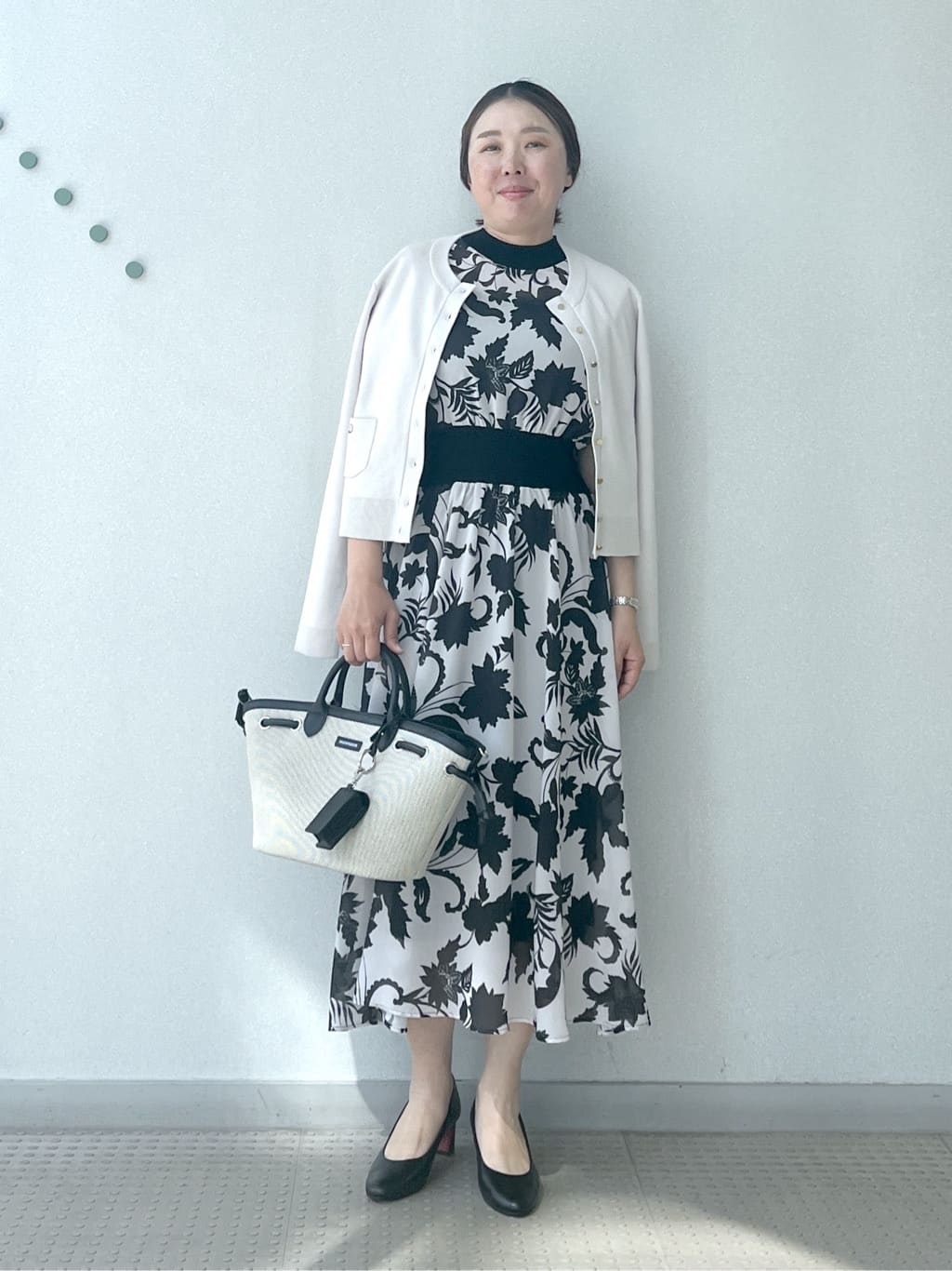 Soeさんの「DRESSTERIOR｜【STORY11月号掲載】アーチフィットレザーパンプス」を使ったコーディネート