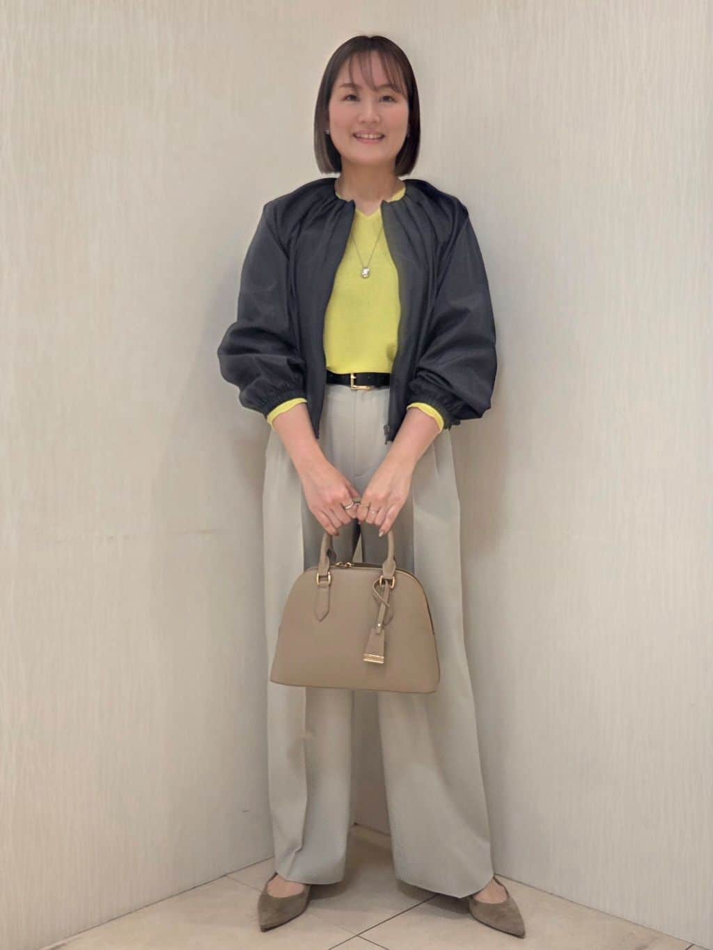 naokoさんの「UNTITLED｜【7色展開/洗える/程よい透け感】ドライタッチVネックニット」を使ったコーディネート