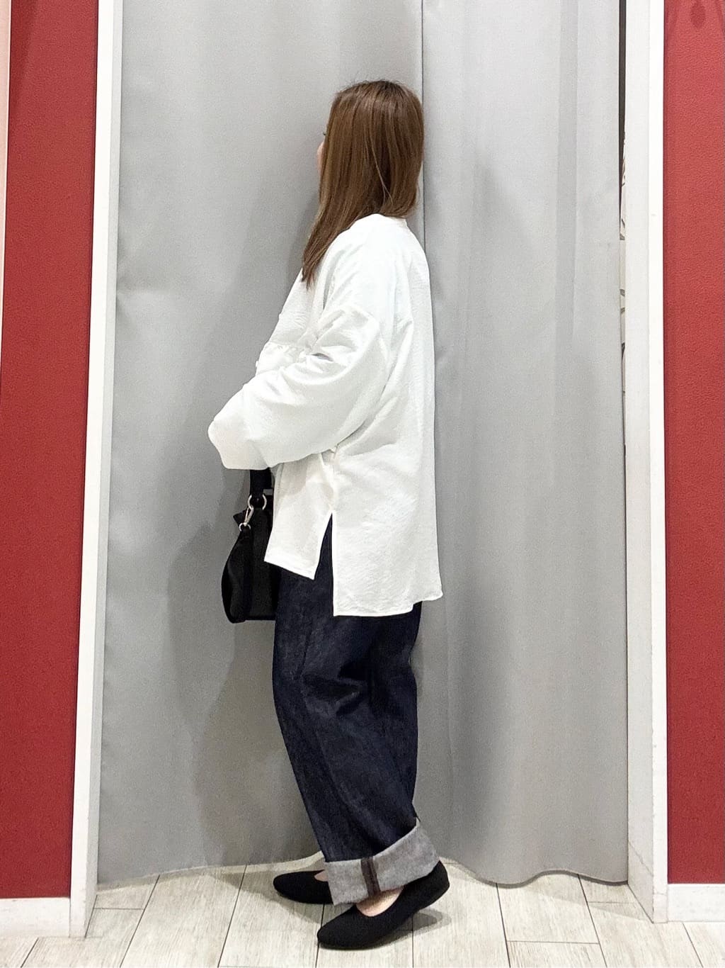 shioさんの「SHOO･LA･RUE｜【S-LL】程よい甘さが魅力 ギャザー切り替えフリルシャツ」を使ったコーディネート