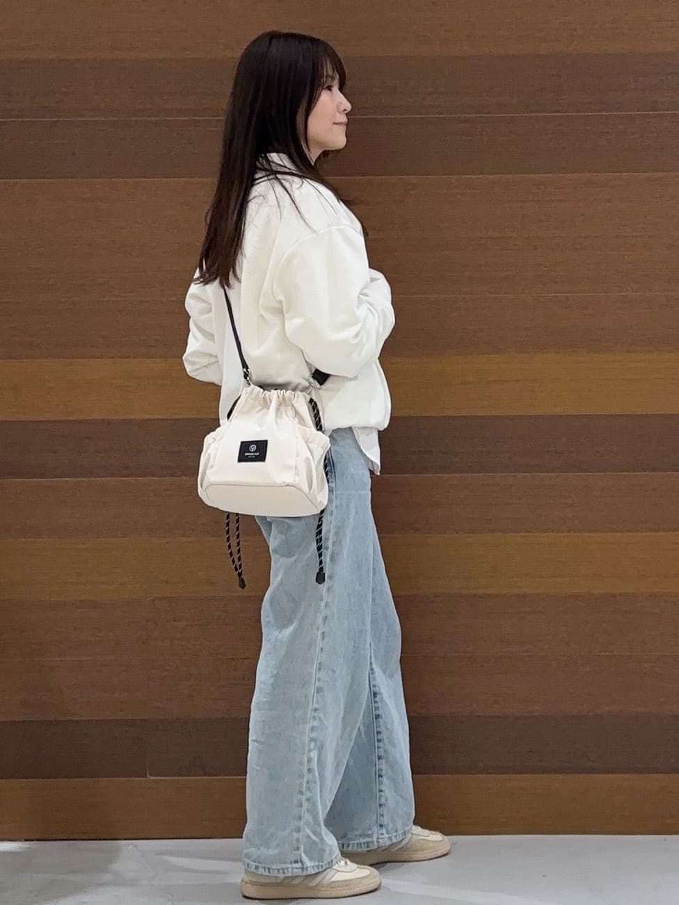 まみさんの「OPAQUE.CLIP｜ロゴ刺繍裏毛トップス【洗濯機OK】」を使ったコーディネート