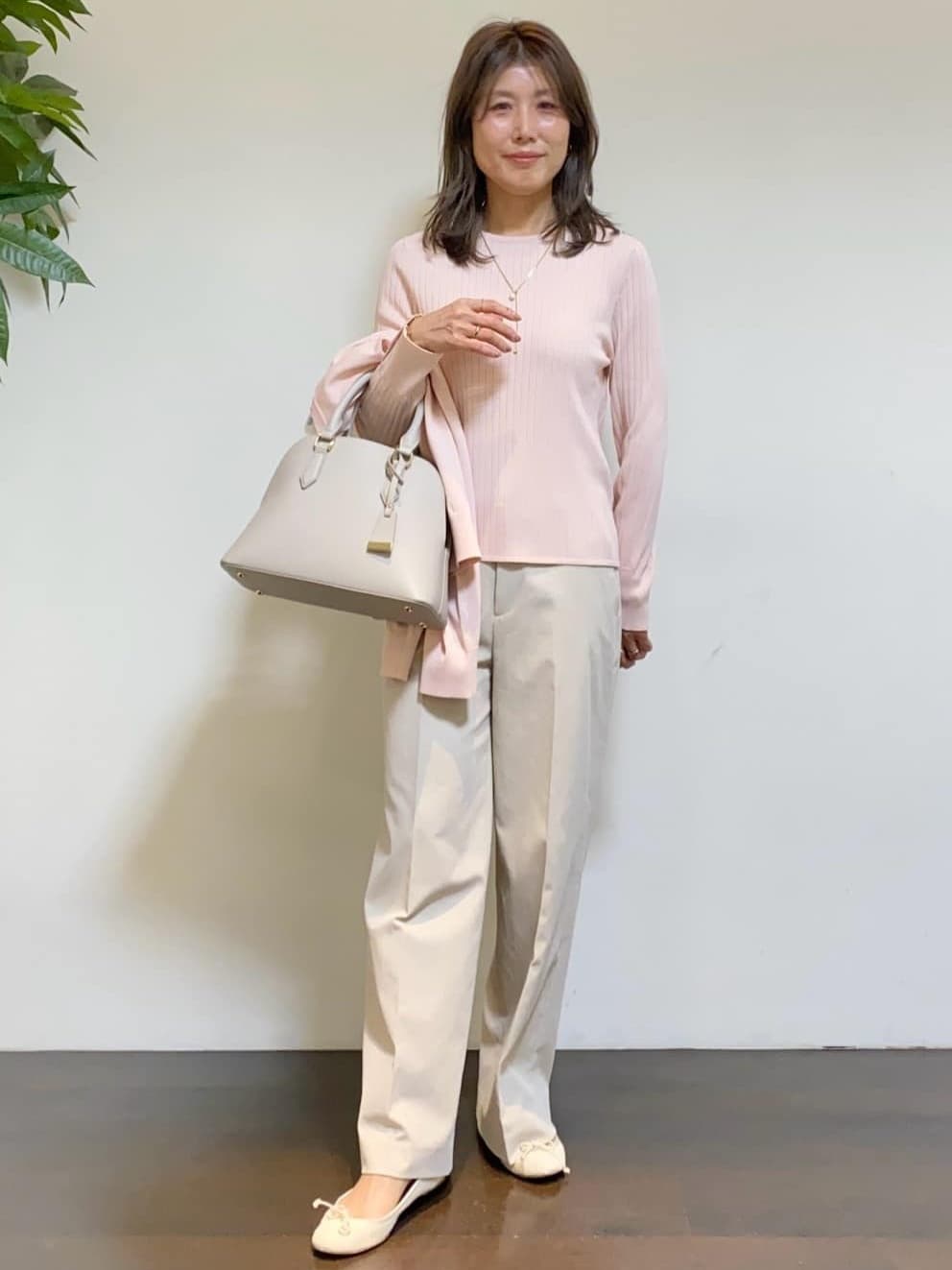 tomoさんの「UNTITLED｜◆【アンサンブル可/洗える】クルーネックニットカーディガン」を使ったコーディネート