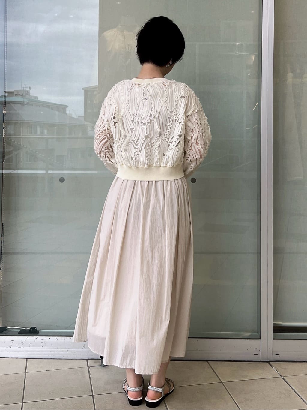 yo-koさんの「OPAQUE.CLIP｜シアー幾何刺繍カーディガン【洗濯機OK】」を使ったコーディネート