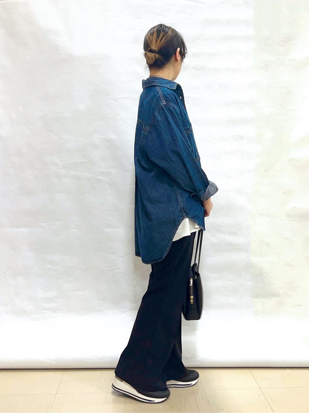 まっつんさんの「SHOO･LA･RUE｜【UV/抗菌防臭/洗濯機可】体型カバーも叶う 裾切り替えAライントップス」を使ったコーディネート