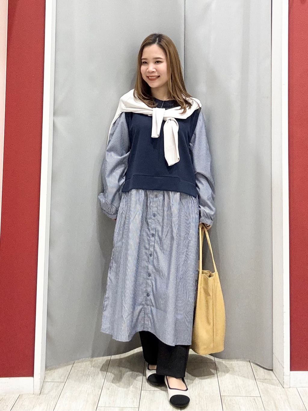 shioさんの「SHOO･LA･RUE｜【洗濯機可/UV】さらっとしたタッチが心地よい ショート丈 Vネックカーディガン」を使ったコーディネート