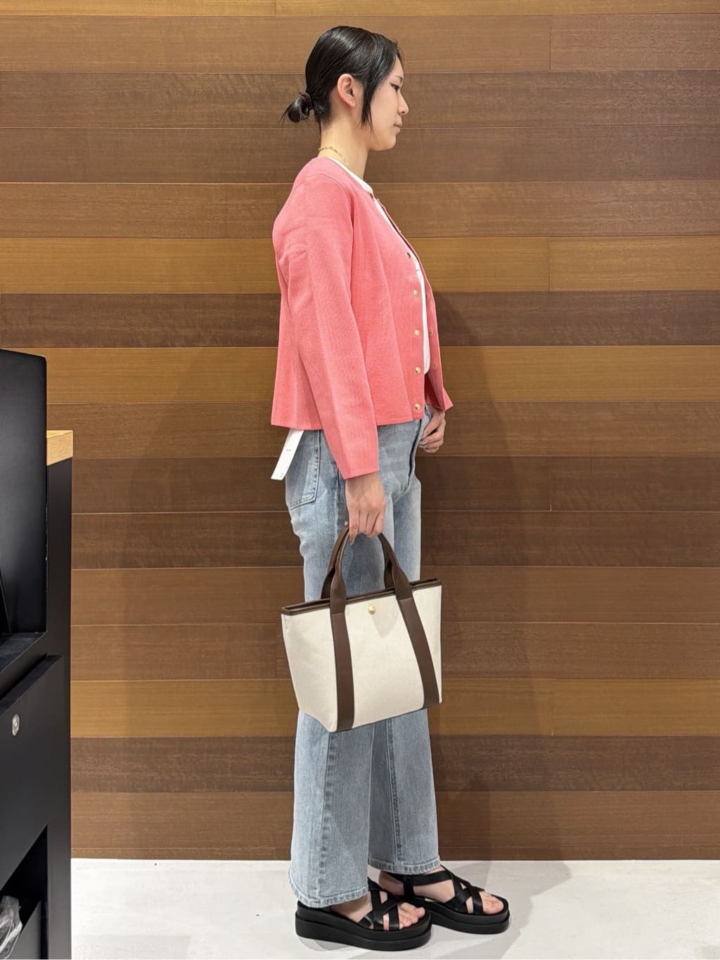 さやさんの「OPAQUE.CLIP｜ロゴプリント＆刺繍Tシャツ【洗濯機OK】」を使ったコーディネート