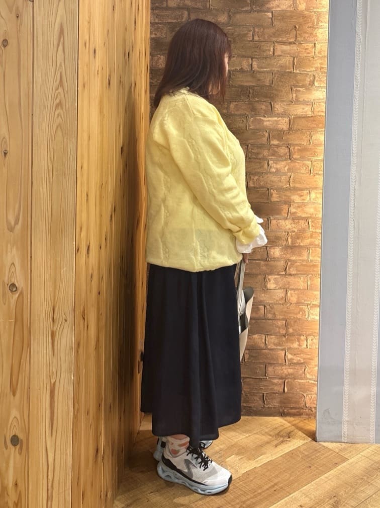 ゆかぴさんの「SHOO･LA･RUE｜【洗濯機可/S-LL】幾何柄風デザインがアクセント ゆるVネックカーディガン」を使ったコーディネート