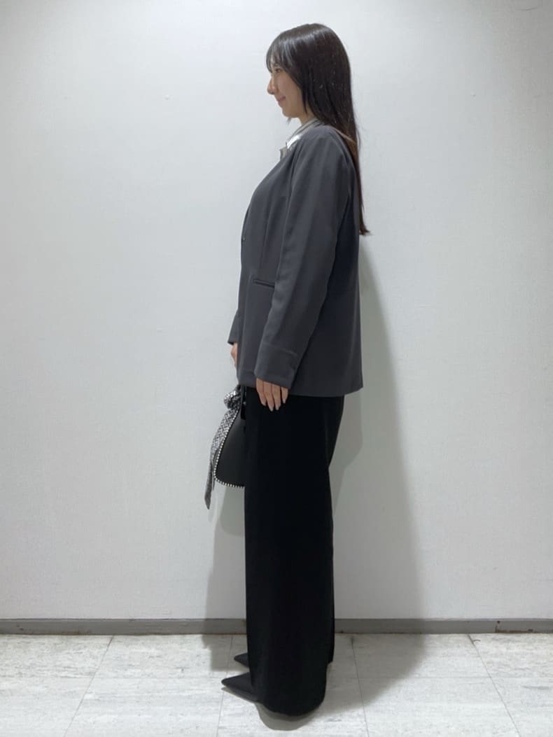 meiさんの「INDIVI｜【2WAY／洗える】ラメストライプ コットン混シャツ」を使ったコーディネート