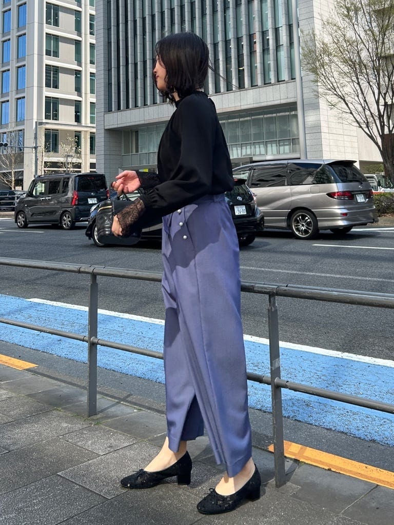 shinoさんの「Couture brooch｜【通勤・着映え】レースカフス ピコシャーリング バックリボンブラウス」を使ったコーディネート