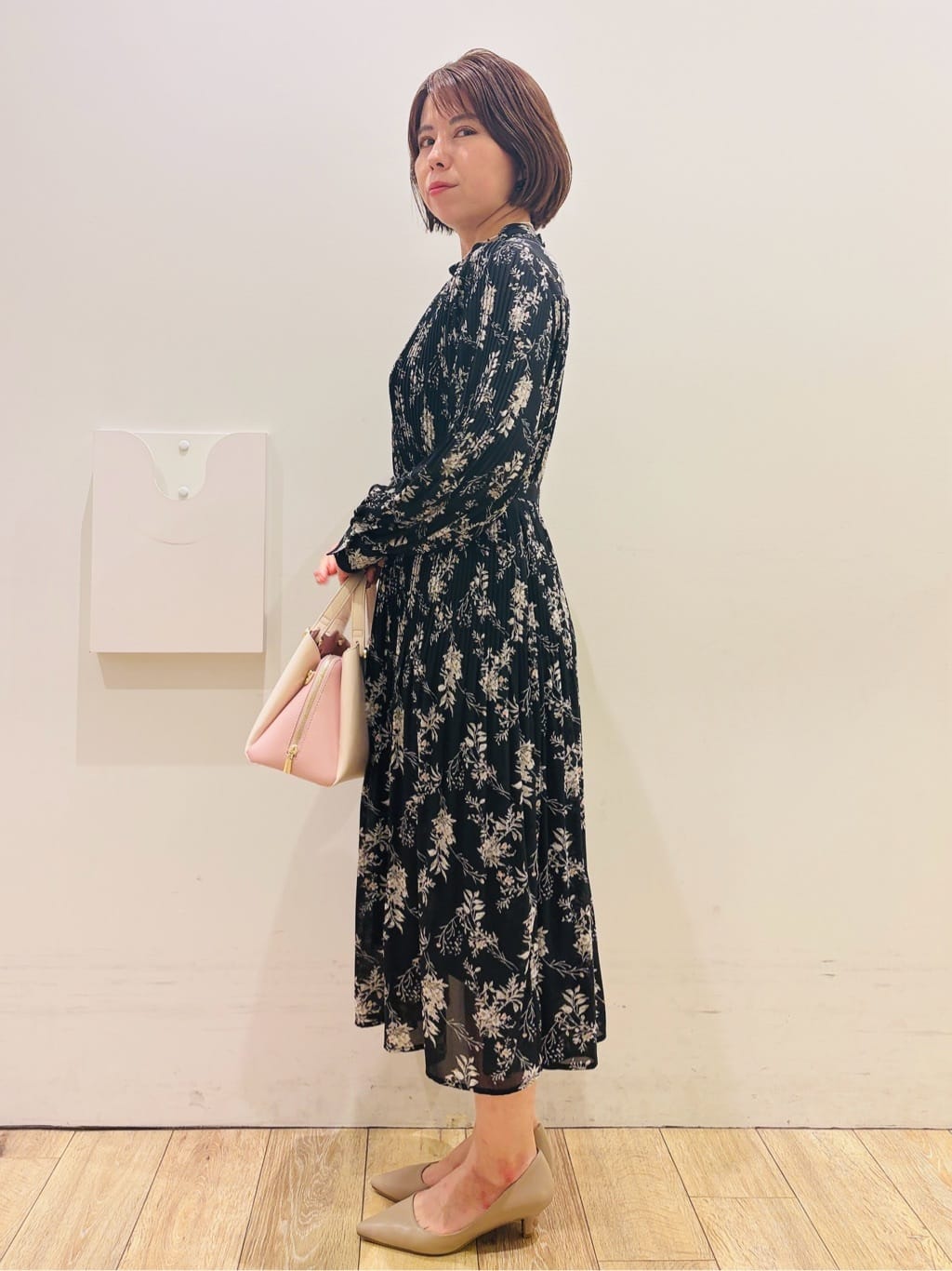 YUKOさんの「index｜ベルト付きプリーツフレアワンピース【洗濯機OK／イージーアイロン／防シワ】《5col》」を使ったコーディネート