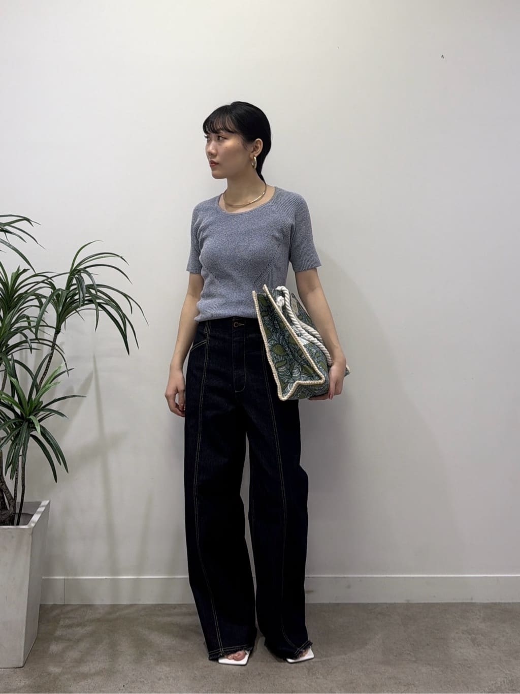 rinaさんの「INDIVI｜ハイウエストカットオフデニム」を使ったコーディネート