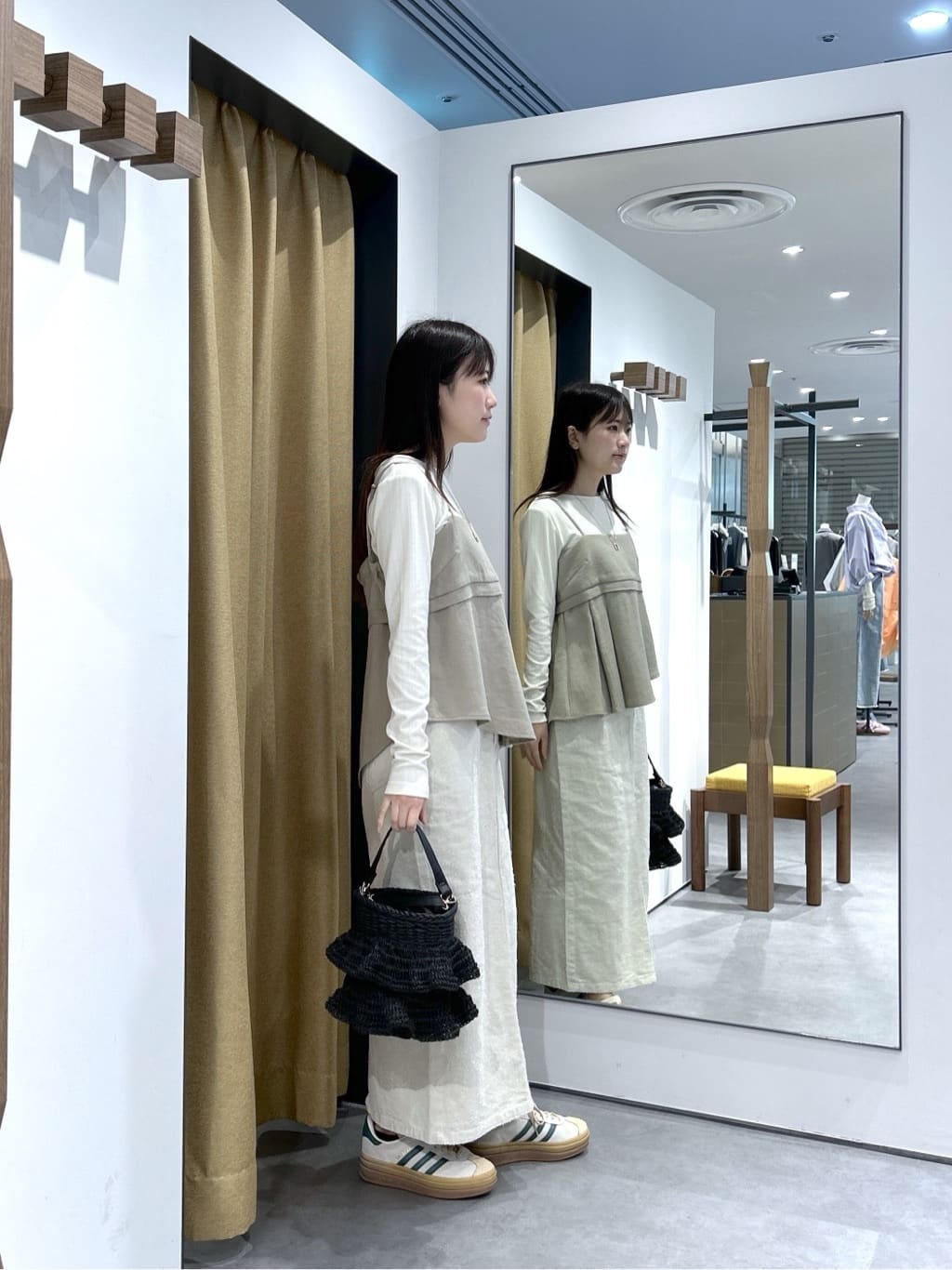 Renoさんの「INDIVI｜バックオープンリブ長袖Tシャツ」を使ったコーディネート