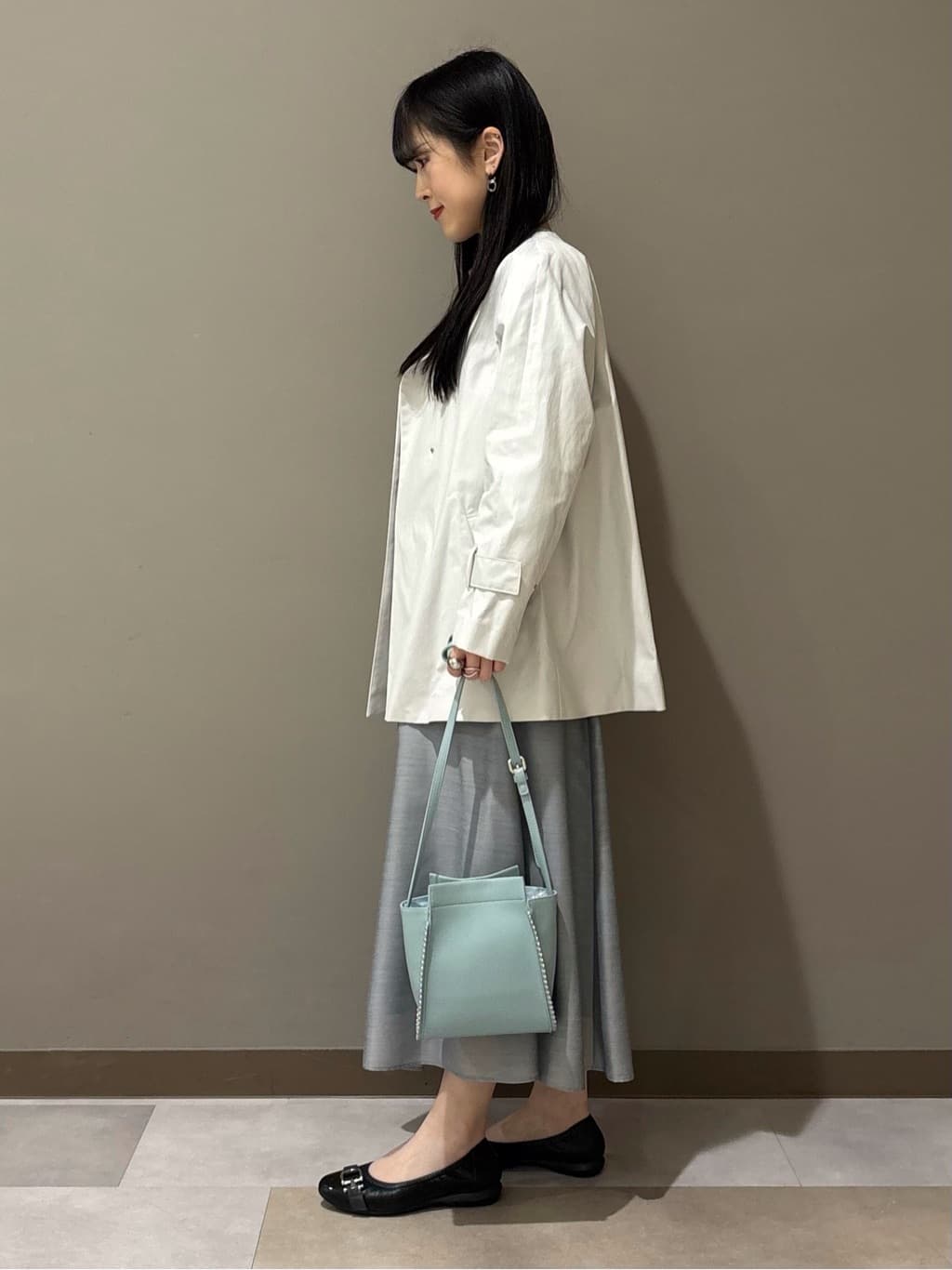 KEIKOさんの「INDIVI｜【撥水/軽量】ミドル丈 ミニマルトレンチコート」を使ったコーディネート