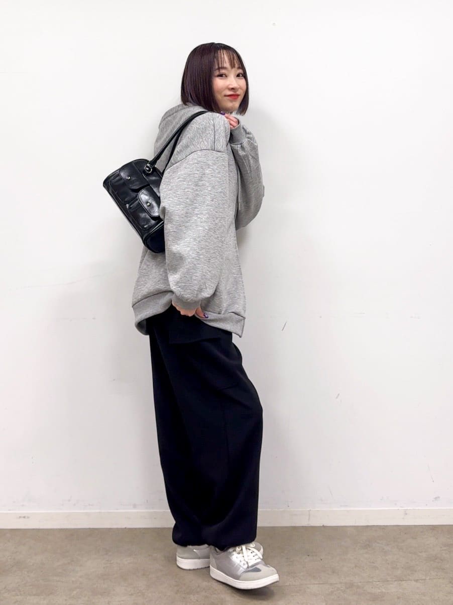 𝐜𝐡𝐢𝐤𝐚さんの「SHOO･LA･RUE｜【洗濯機可/S-LL/2WAY】こなれたカジュアルスタイルに イージーカーゴパンツ」を使ったコーディネート