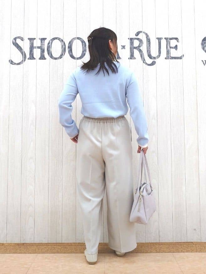 とろろさんの「SHOO･LA･RUE｜【洗濯機可/S-LL/アンサンブル可】すっきりと好印象 配色クルーネックニット」を使ったコーディネート