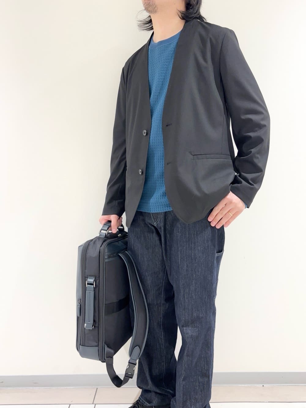 及川さんの「TAKEO KIKUCHI｜【ON／OFF兼用】CARREMANファブリック ノーカラージャケット」を使ったコーディネート