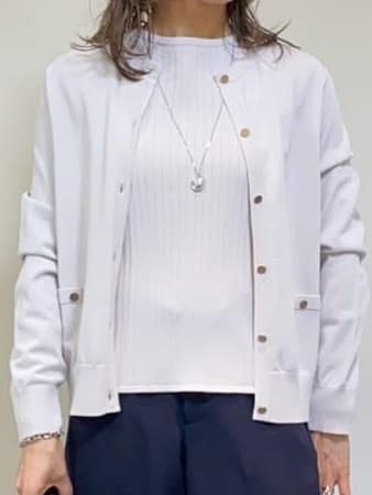 tomoさんの「UNTITLED｜◆【アンサンブル可/洗える】クルーネックニットカーディガン」を使ったコーディネート