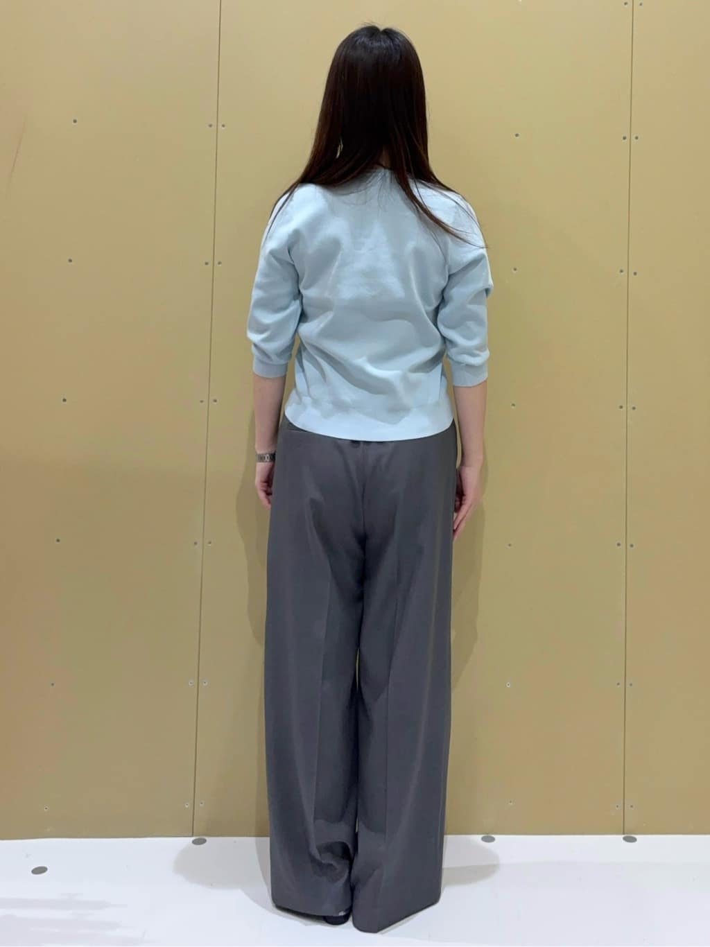 EMIRIさんの「OPAQUE.CLIP｜フリルヘンリーネックニット【洗濯機OK／抗ピル】」を使ったコーディネート
