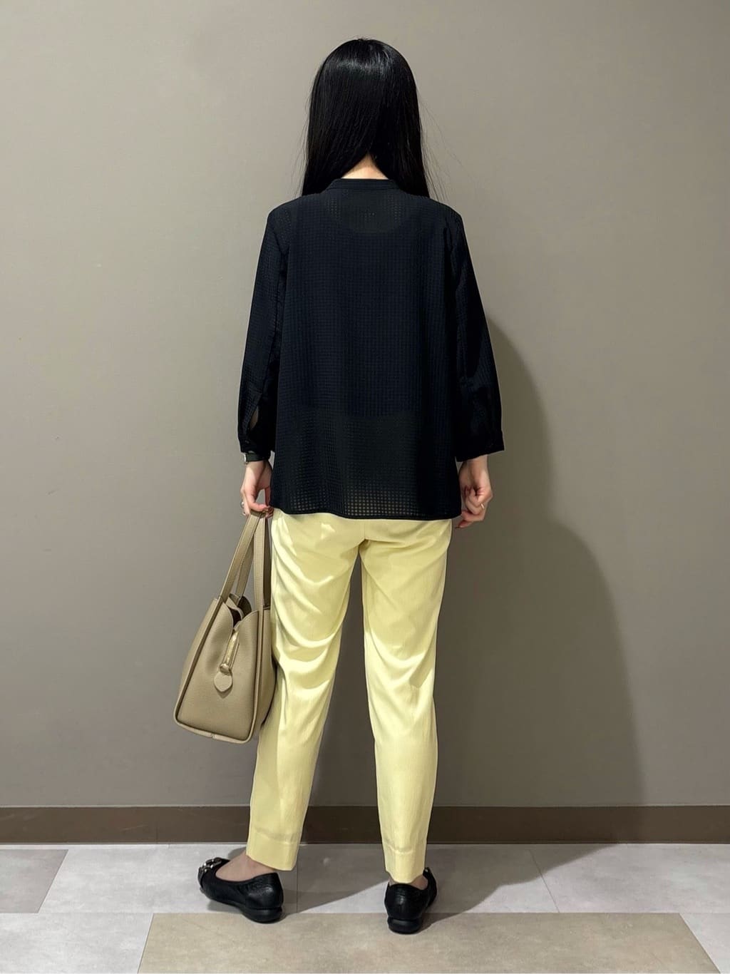 KEIKOさんの「INDIVI｜【撥水/軽量】ミドル丈 ミニマルトレンチコート」を使ったコーディネート