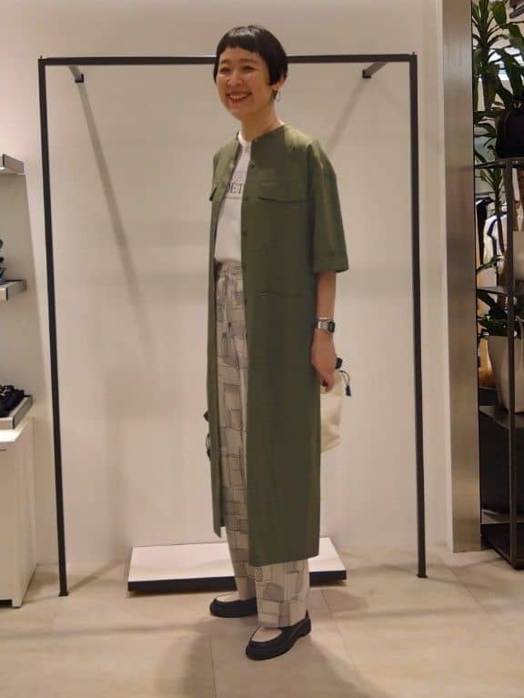 まちこさんの「UNTITLED｜◆【洗える/前開きボタン】シャンブレーシャツワンピース」を使ったコーディネート