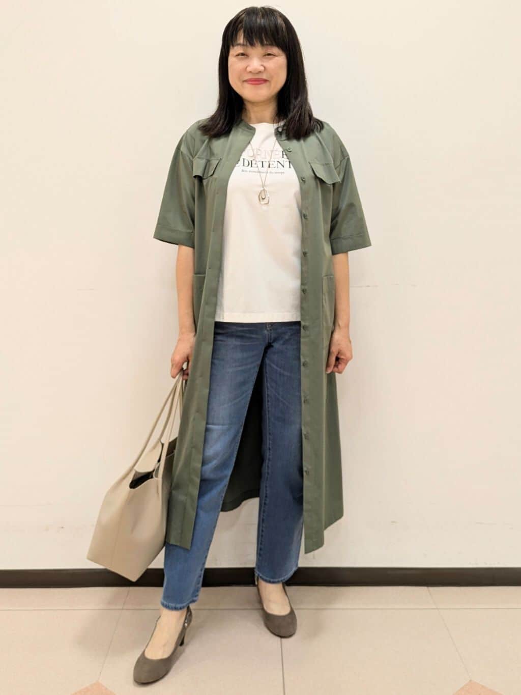 ともさんの「UNTITLED｜◆【洗える/前開きボタン】シャンブレーシャツワンピース」を使ったコーディネート