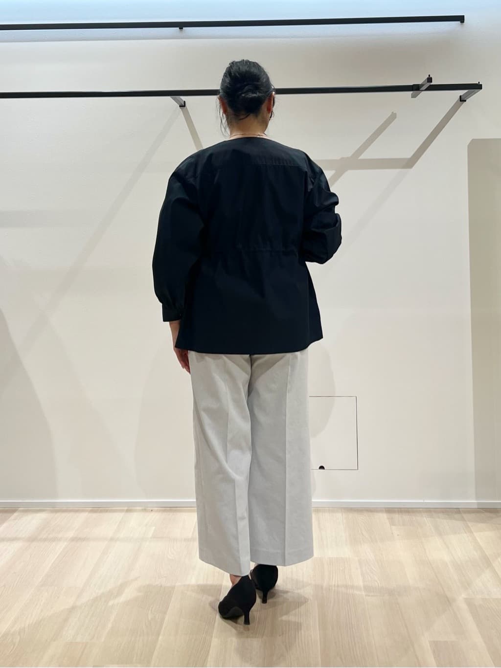 TOMOMIさんの「UNTITLED｜【古畑星夏さん着用/8色展開/程よい透け感】ドライタッチボートネックニット」を使ったコーディネート