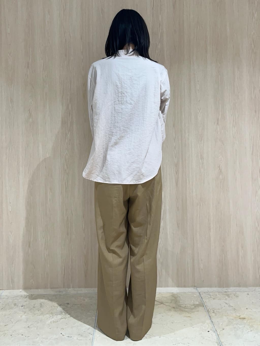 しのさんの「grove｜【貴島明日香さん着用】お仕事も普段も。今どきワークシャツブラウス」を使ったコーディネート