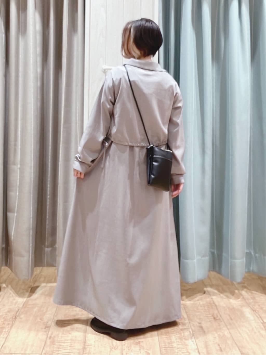 aaamiさんの「SHOO･LA･RUE｜【2点セット/S-LL】おとなの抜け感 ショート丈シャツ＋キャミワンピース」を使ったコーディネート