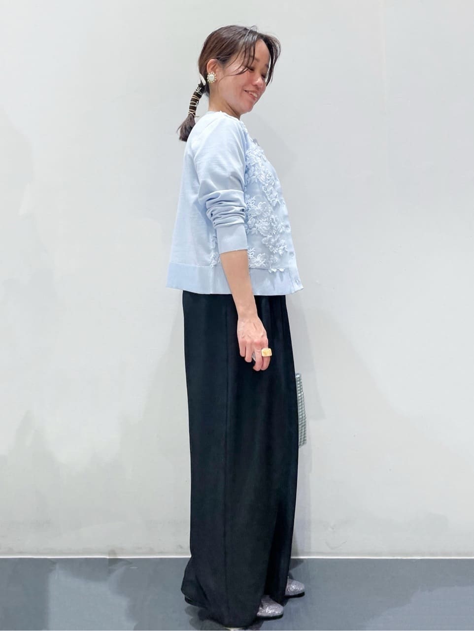 ともも。さんの「OPAQUE.CLIP｜ロゴプリント＆刺繍Tシャツ【洗濯機OK】」を使ったコーディネート