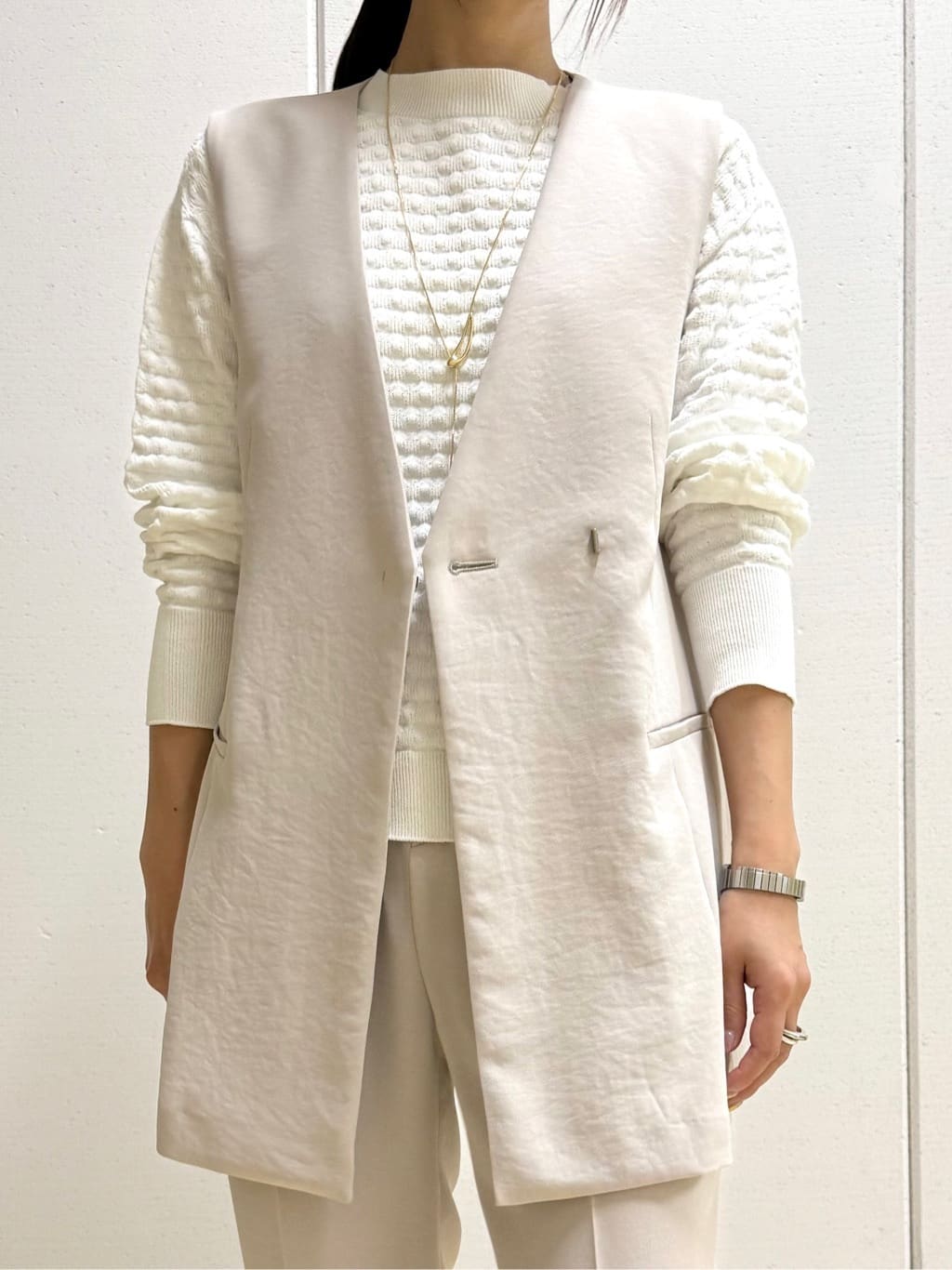 mamiさんの「INDIVI｜【洗える／凹凸編み】ジャカードニット」を使ったコーディネート
