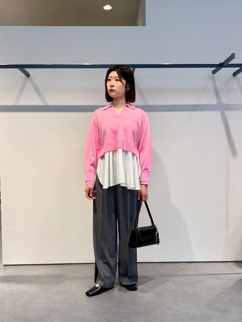amiさんの「INDIVI｜ペプラムドッキングニット」を使ったコーディネート