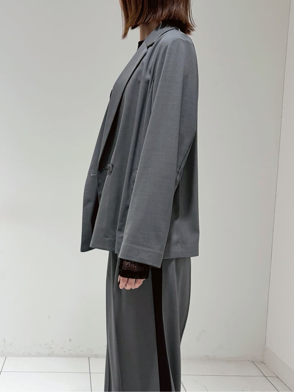 shioriさんの「INDIVI｜Comfy SET UP｜ダブルブレストイージージャケット【セットアップ対応／通勤／カセット服／接触」を使ったコーディネート