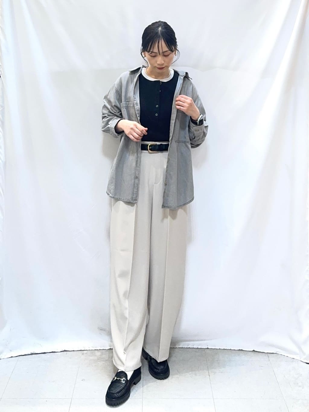 𝐇𝐢𝐫𝐨𝐦𝐢さんの「SHOO･LA･RUE｜メッシュローファー」を使ったコーディネート