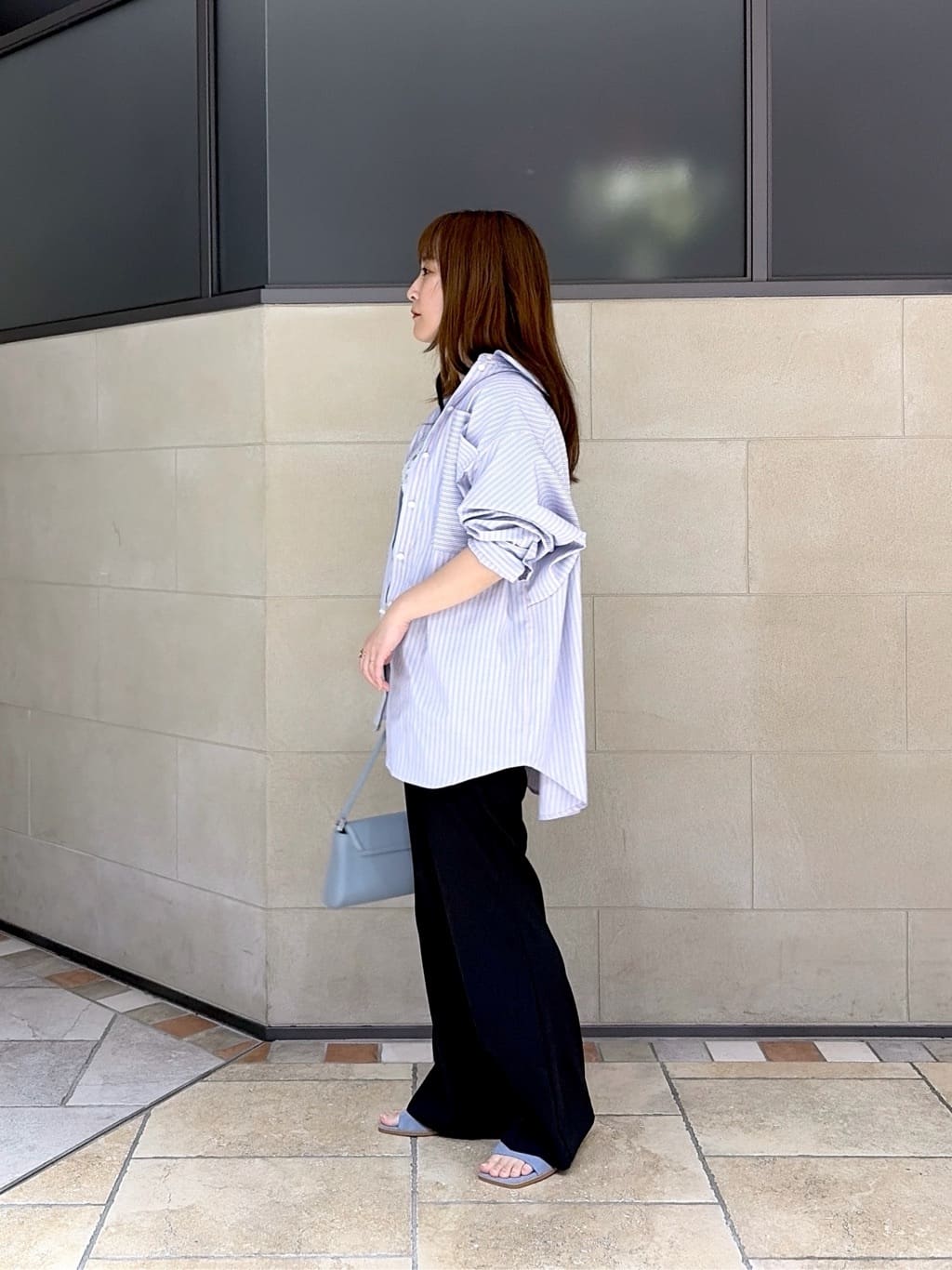 よねさんの「INDIVI｜メッセージプリントクルーネックTシャツ」を使ったコーディネート