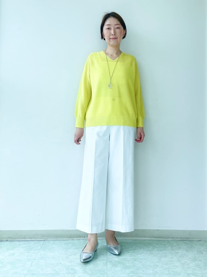 aliceさんの「UNTITLED｜【7色展開/洗える/程よい透け感】ドライタッチVネックニット」を使ったコーディネート