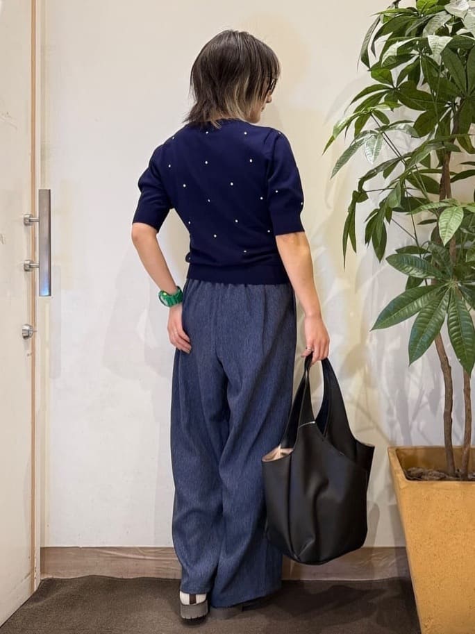 misakiさんの「SHOO･LA･RUE｜【S-LL/二の腕カバー】品よく隠せる ドット刺繍5分袖ニット」を使ったコーディネート