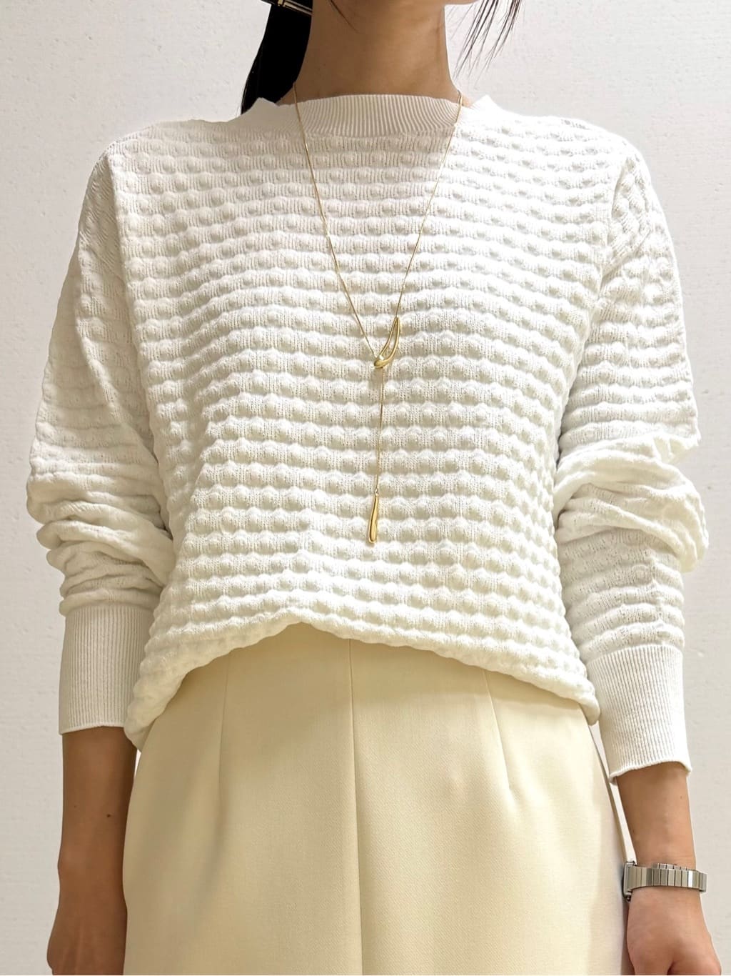 mamiさんの「INDIVI｜【洗える／凹凸編み】ジャカードニット」を使ったコーディネート