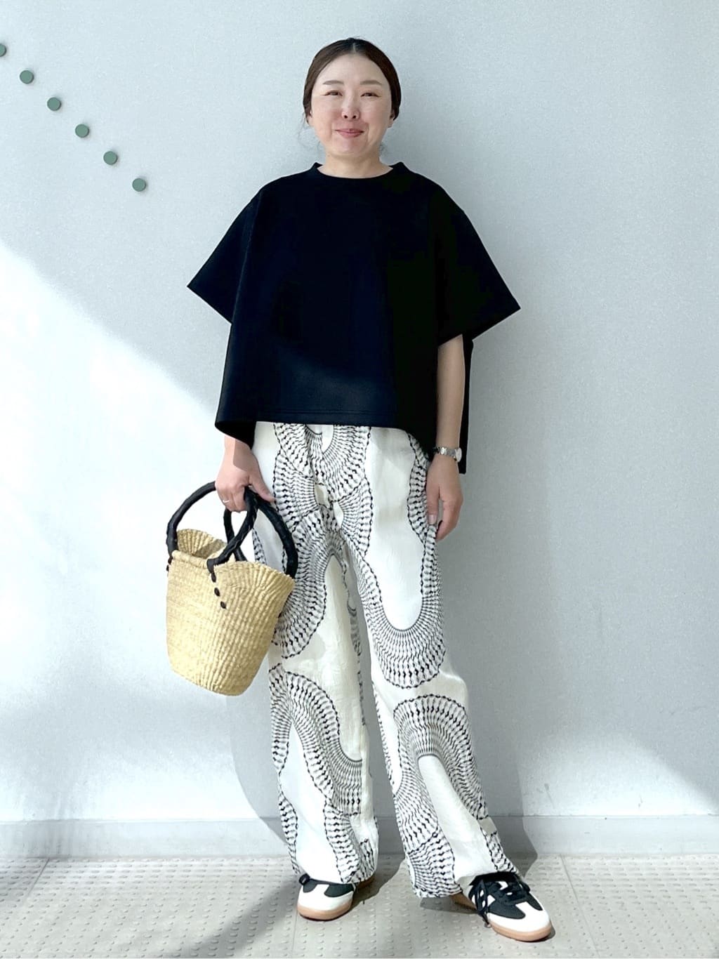 Soeさんの「DRESSTERIOR｜COGTHEBIGSMOKE（コグザビッグスモーク）JEMMA Tシャツ」を使ったコーディネート