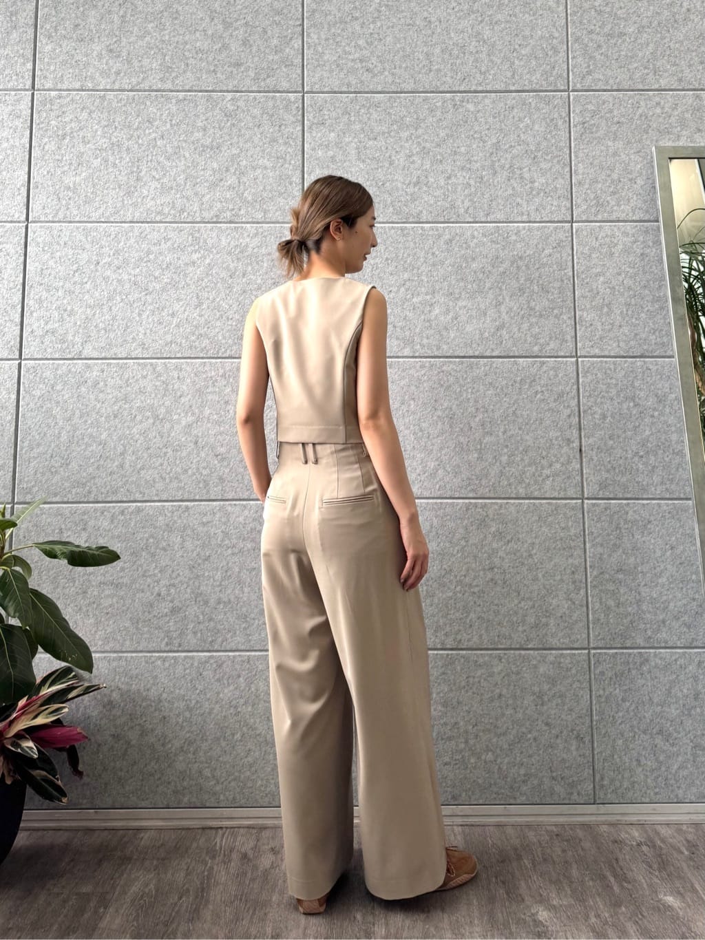 uchi__yamaさんの「CODE A｜front hook short vest」を使ったコーディネート