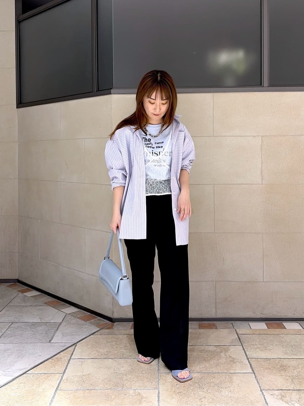 よねさんの「INDIVI｜メッセージプリントクルーネックTシャツ」を使ったコーディネート