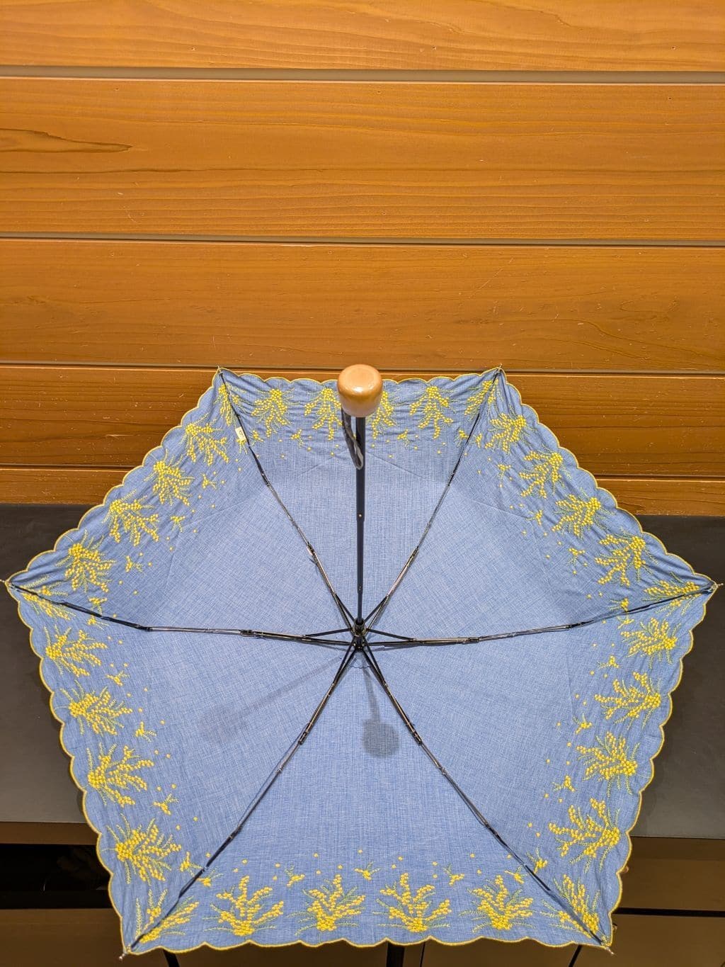 kuruさんの「SHOO･LA･RUE｜【晴雨兼用】ミモザ刺繍折りたたみ傘【because】」を使ったコーディネート