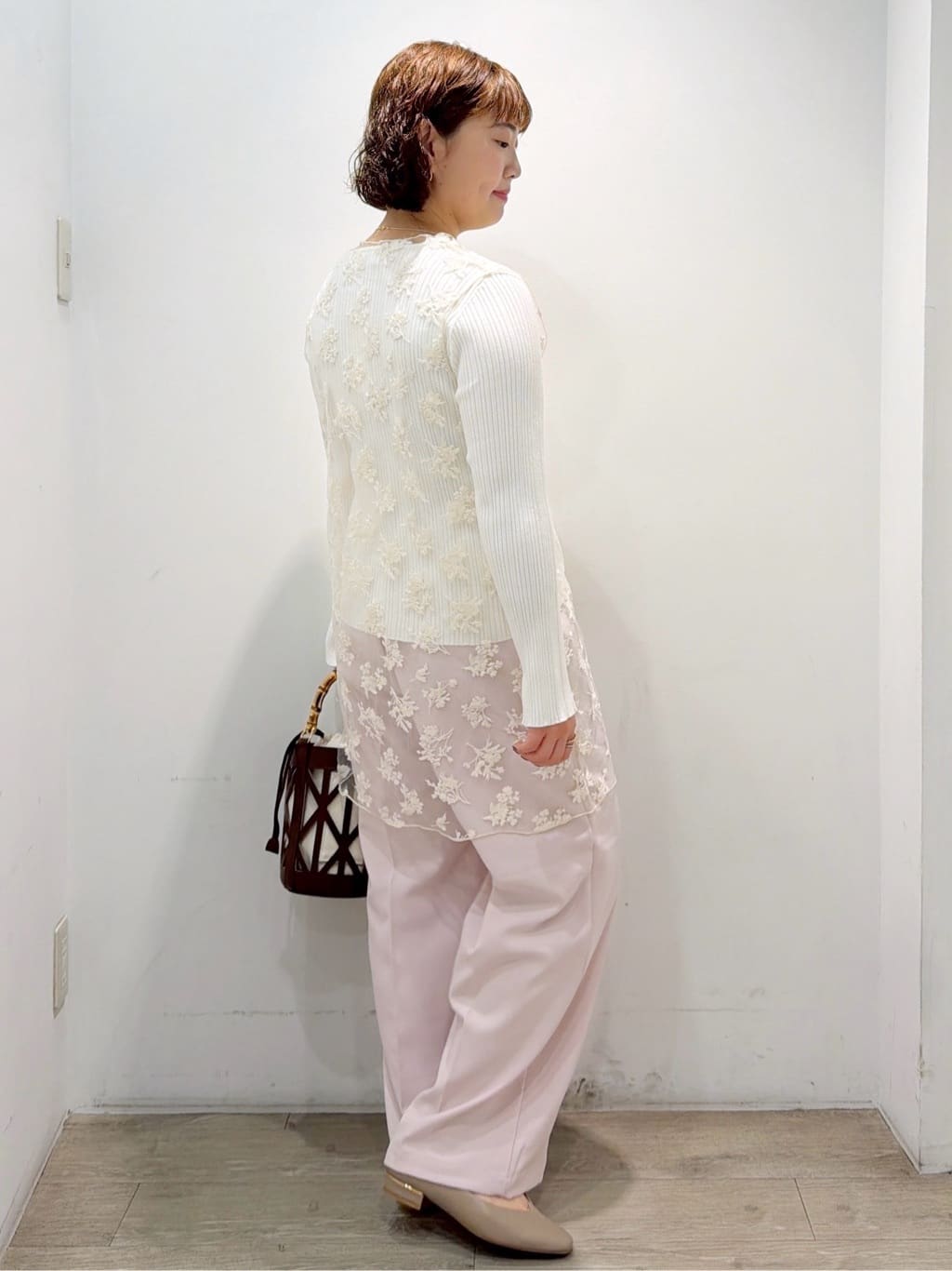 sumicaさんの「OPAQUE.CLIP｜シアー刺繍チュニックブラウス【洗濯機OK】」を使ったコーディネート