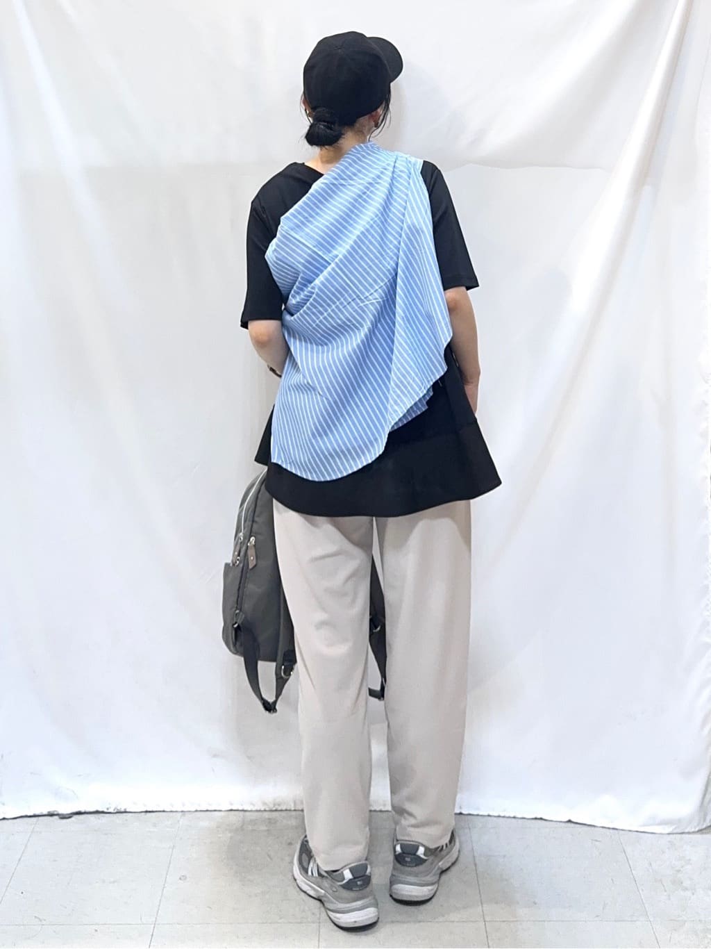 𝐇𝐢𝐫𝐨𝐦𝐢さんの「SHOO･LA･RUE｜【選べる色・柄/S-LL】通年使える レギュラーカラーシャツ」を使ったコーディネート