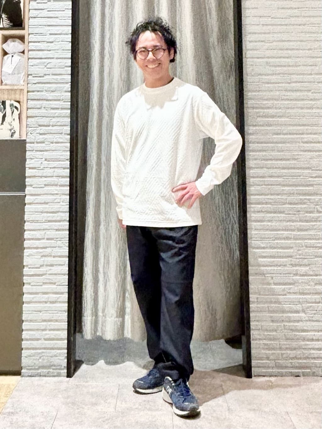 KENJI Iさんの「THE SHOP TK｜【長く愛せる、定番ロンT】リンクスジャカード長袖Tシャツ」を使ったコーディネート