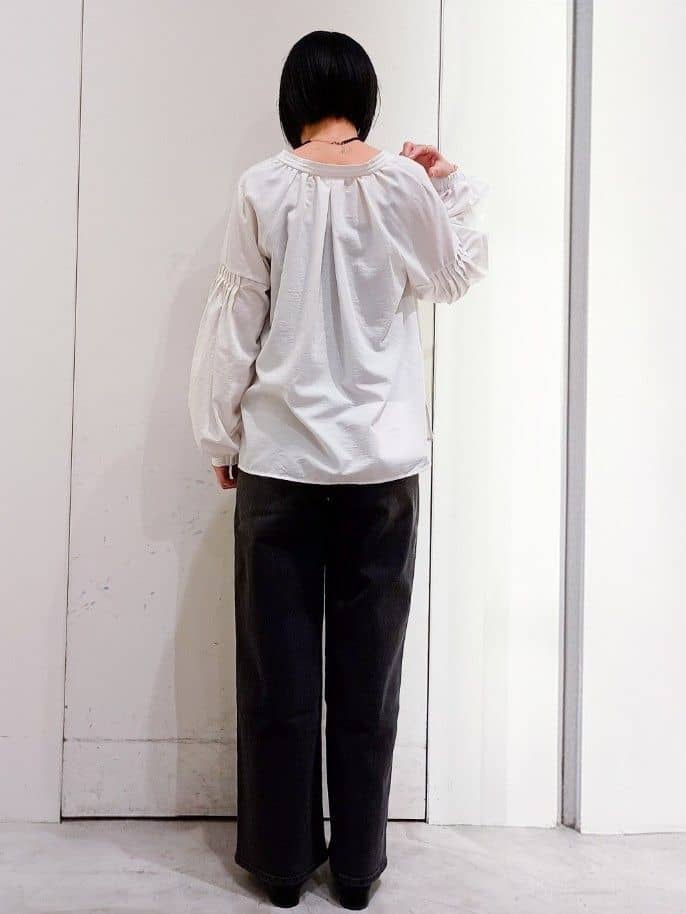 shinkoさんの「OPAQUE.CLIP｜スキッパーボリュームスリーブブラウス【洗濯機OK】」を使ったコーディネート