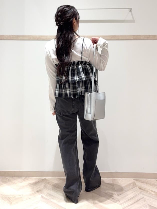 nanaさんの「SHOO･LA･RUE｜【2点セット】チェック柄フリルキャミビスチェ&times;テレコロンT」を使ったコーディネート
