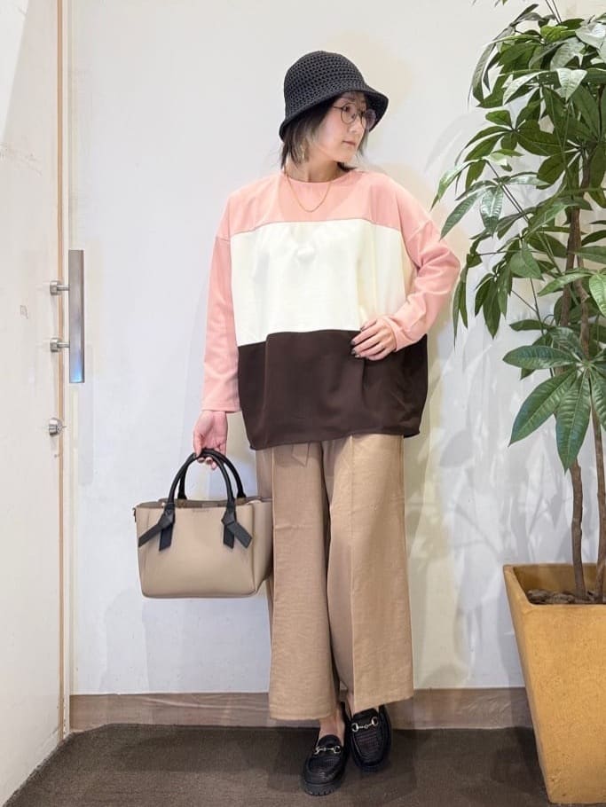 misakiさんの「SHOO･LA･RUE｜【洗濯機可/S-LL/体型カバー】インせず着られる 3段切替 配色トップス」を使ったコーディネート