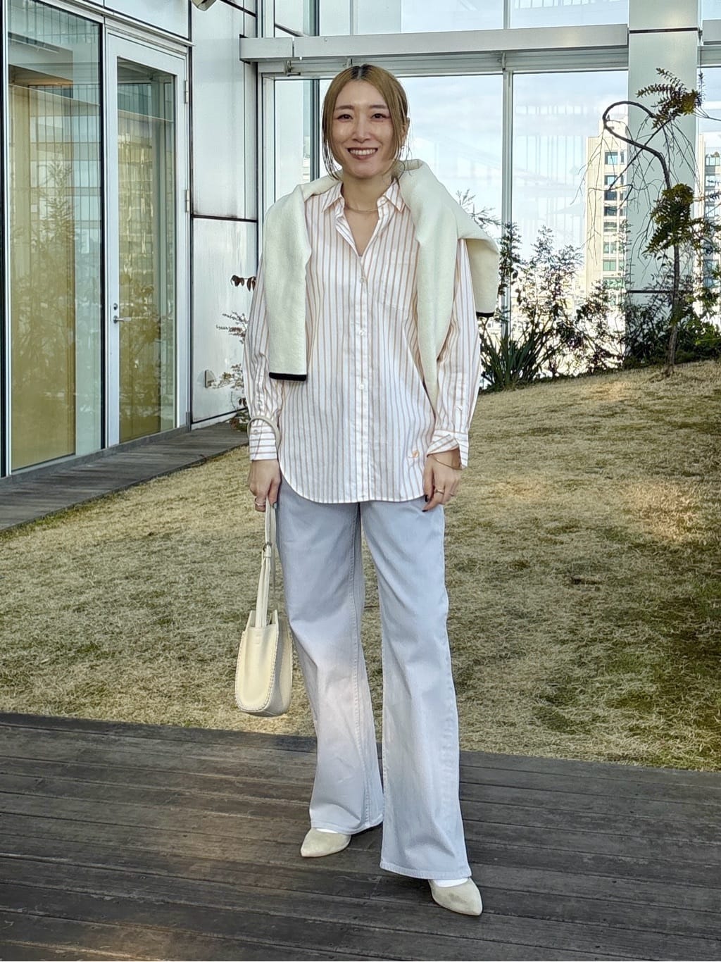 kotakiさんの「INDIVI｜【2WAY／洗える】ラメストライプ コットン混シャツ」を使ったコーディネート