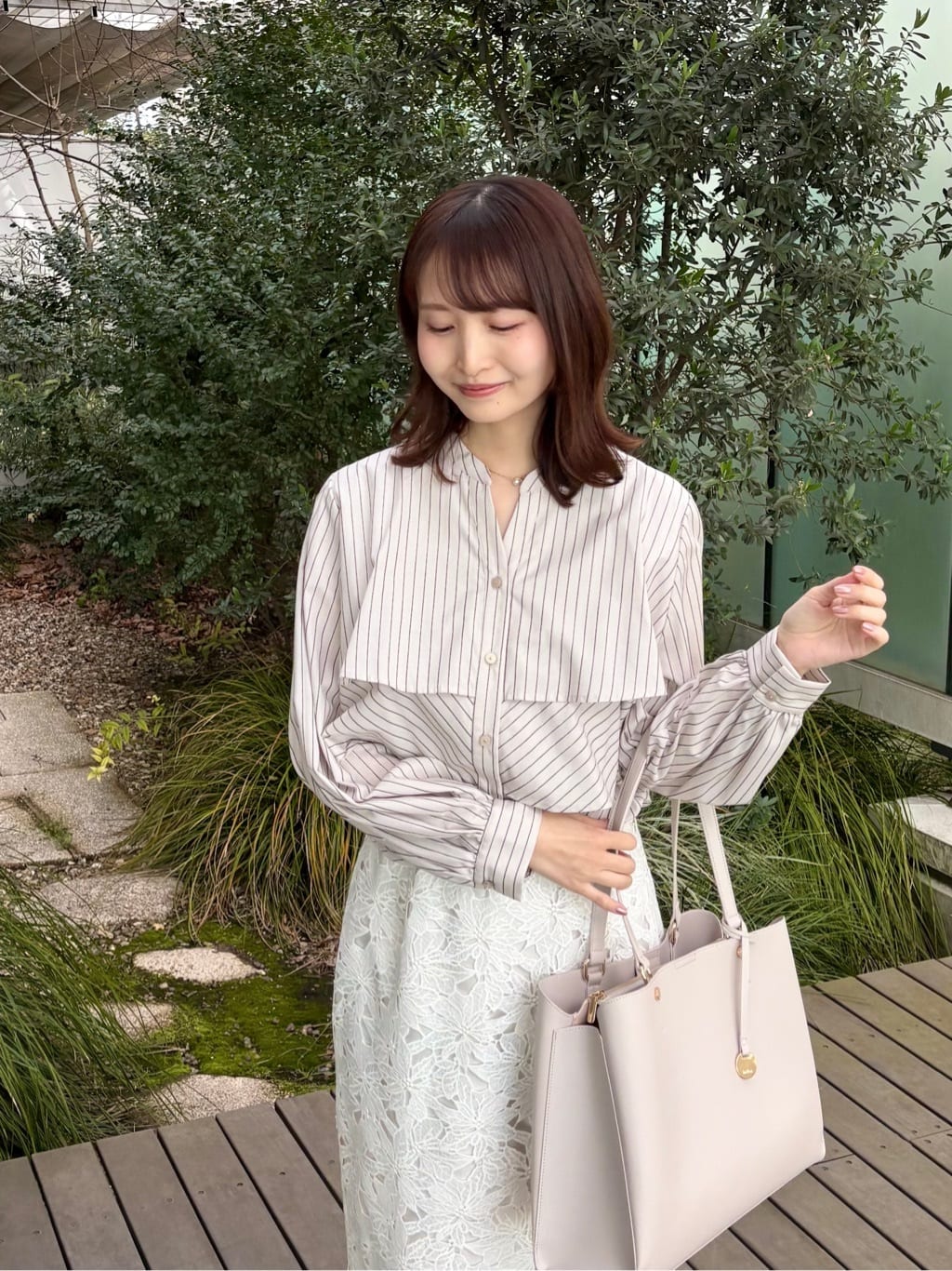 みさかさんの「index｜フリルキーネックシャツ【洗濯機OK／イージーアイロン／防シワ】《XS～LL／7col》」を使ったコーディネート